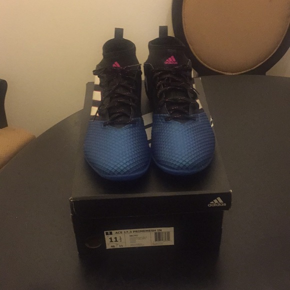 Adidas indoor soccer shoes NEED GONE SOON - Picture 1 of 7